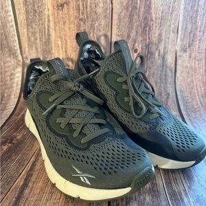 Preowned Reebok Forest Green Mesh Sneakers Size 7 Item #PHK7132